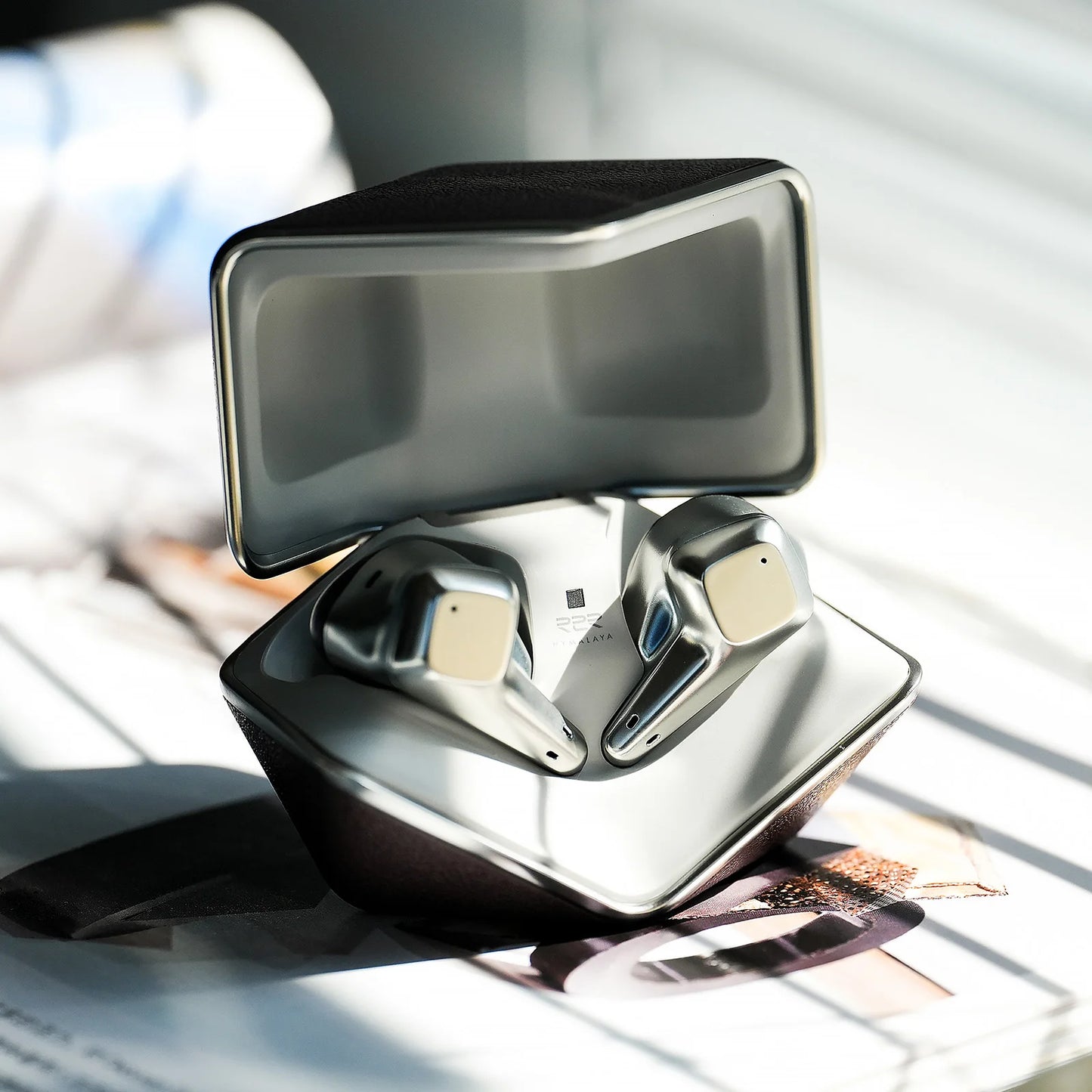 Hifiman Svanar Wireless LE Noise Cancelling Bluetooth Earphones